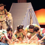 Minik izleyiciler için sahnelenen “Pat Pat Patara” adlı müzikli oyun bu sezon da büyük ilgi gördü.